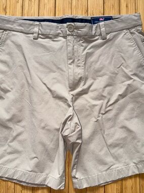 Vineyard Vines Khaki Short